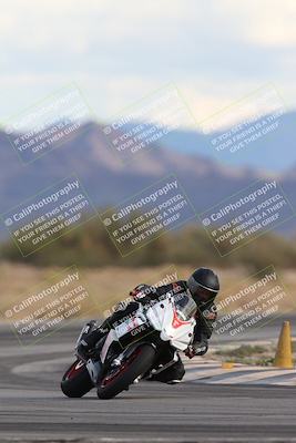 media/Nov-16-2025-Race Pace (Sun) [[8c5fa54630]]/Non Verified Riders (1st 20 Minutes)/5-Turn 15 (110pm)/